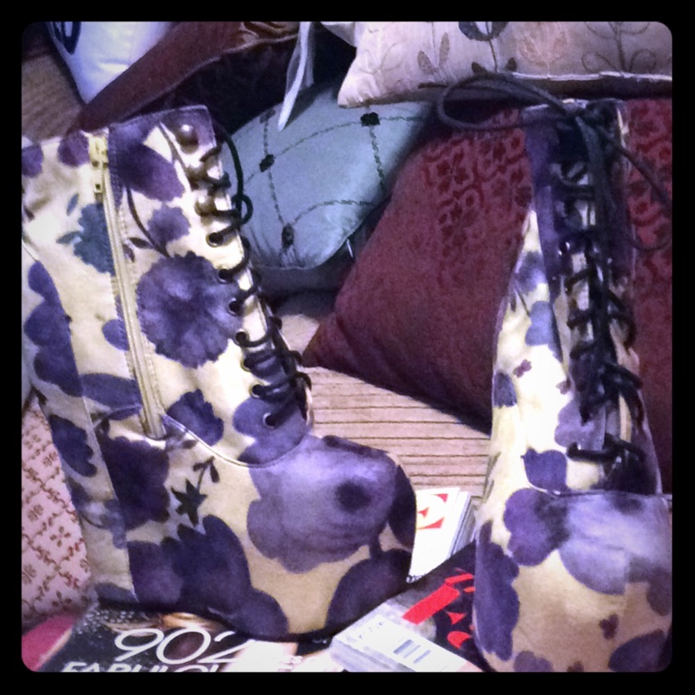 Flowers boots